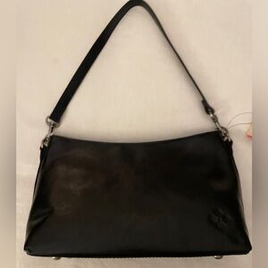 NWT Beautiful leather Crossbody/Shoulder bag
Macys Exclusive by Patricia Nash
